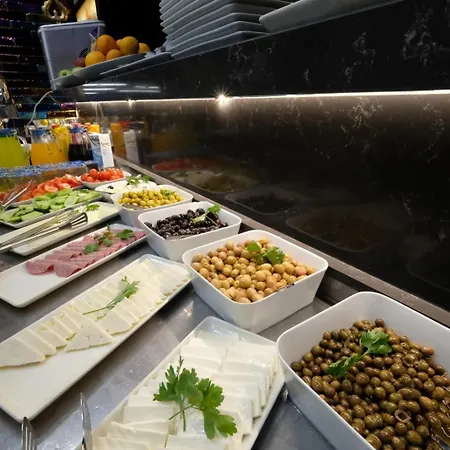 Celine Taxim מלון