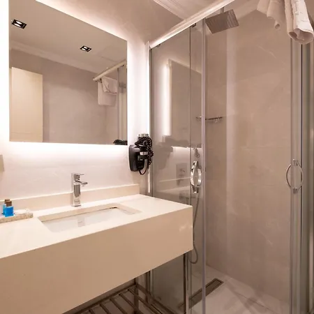 Celine Taxim 3* Istambul