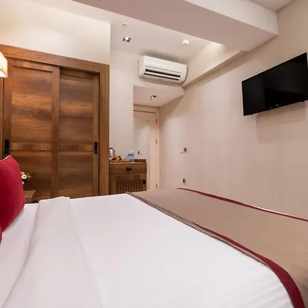 Celine Taxim Hotel