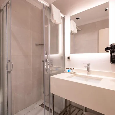 Celine Taxim Hotel